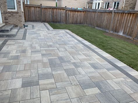 #interlocking #modern #patio #construction #renovation #driveway #landscaping #milton #oakville #burlington Loc Interlocking, Interlocking Driveway, Beach House Backyard, Outdoor Patio Pavers, Outside House Colors, Deck Railing Design, Walkway Landscaping, Patio Pavers Design, Patio Pavers