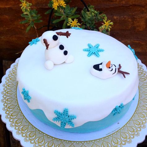 Disney Cake Ideas Easy, Frozen Bento Cake, Olaf Cake Birthday, Easy Frozen Cake, Frozen Olaf Cake, Olaf Frozen Cake, Olaf Birthday Cake, Cake Dutchess, Frozen Fondant