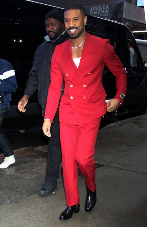 Michael B Jordan Outfits Casual, Michael B Jordan Outfits Fashion Styles, Cot Pant, Groom Suit Red, Red Suit Outfit, Michael B Jordan Suit, Michael B Jordan Met Gala, Michael B Jordan Winter Style, Terracotta Suit