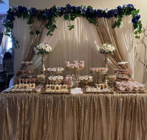 Enchanted Forest Theme Quinceanera Dessert Table, Quince Main Table Ideas Champagne, Champagne Quinceanera Decorations, Champagne Gold Decor, Photo Booth Quinceanera, Gold Quinceanera Theme Decorations, Old Money Quince Theme, Golden Quinceanera Theme, Champagne Quinceanera Theme Decorations