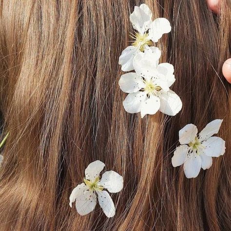 Spring Fling, Summer Dream, Summer Aesthetic, Spring Time, Her Hair, Brown Hair, Summer Vibes, White Flowers, Long Hair