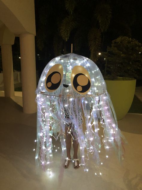 Jellyfish Costume Umbrella, Jellyfish Costume Diy, Liberty Spikes, Sea Costume, Jellyfish Costume, Twists Hairstyles, Jellyfish Light, Fish Costume, Jellyfish Print