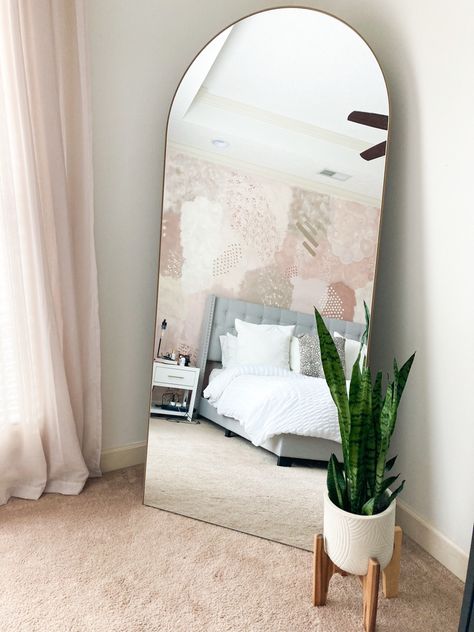 Big Mirror In Room Ideas, Cute Big Mirrors, Big Body Mirror Bedroom, Wide Mirror In Bedroom, Big Mirror In Bedroom Ideas Decor, Beige Bedroom Decor Ideas, Big Mirrors In Bedroom, Standing Mirror In Bedroom Aesthetic, Big Bedroom Mirror