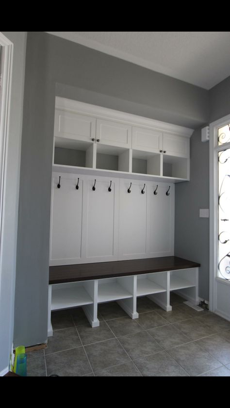 Mud Room Pantry Combo, Entry Bench Ideas, Entrance Farmhouse, Small Sunroom Ideas, Mud Area, Quail House, Family Organization Wall, Mudd Room, Closet Makeovers