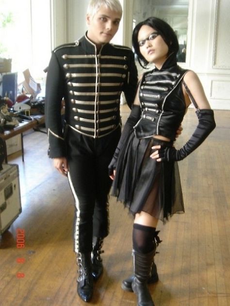 omg I want to do this with my future boyfriend or husband for Halloween! this is so cool!!! Mcr Wedding, Gerard Way Black Parade, Emo Prom, The Black Parade, Mcr Memes, Fashion Decades, I Love Mcr, Black Parade, Band Humor