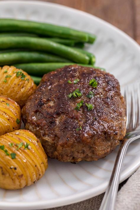 Chopped Steak is easy recipe for tender ground steak patties that are a hearty, budget-friendly comfort food dish full of delicious flavor! Chopped Sirloin Steak Recipes, Chopped Sirloin Patties Recipe, Ground Beef Steaks, Chopped Steak Recipes, Sirloin Recipes, Beef Patties Recipes, Hamburger Steak Recipes, Sirloin Steak Recipes, Beef Chops