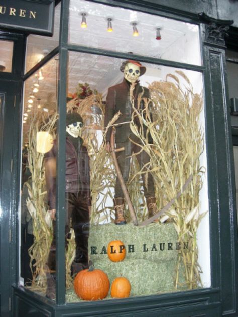 Killers Halloween Windows, Halloween Hunt, Halloween Window Display, Autumn Window Display, Deco Halloween, Merchandising Ideas, Windows Display, Pizza Shop, Fashion Truck