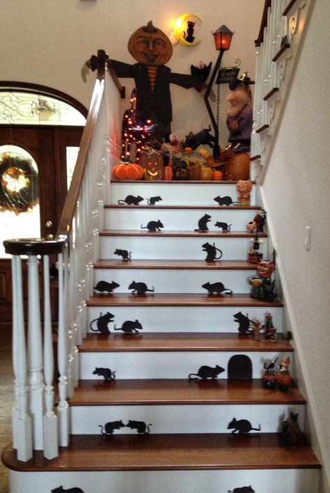 mice on the stairs Halloween Decor For Stairs, Halloween Decorations Stairs, Halloween Stairs Decor, Halloween Stairs, Stairs Background, Halloween Dollhouse, Office Halloween Decorations, Halloween Photo Booth, Halloween Classroom