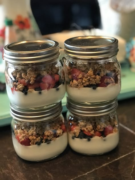 Ready to grab and go yogurt parfaits are a staple in my fridge #yogurt #breakfast #healthysnacks Yogurt Cups For Brunch, Meal Prep Fridge, Food For Braces, Snacks For Sports, Low Cal Meal Prep, Healthy Yogurt Parfait, Braces Food, Easy Cheap Meals, Work Snacks