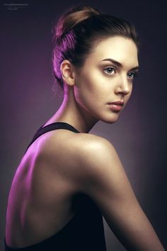 bun Colour Gel Photography, Studio Photography Fashion, Outdoor Portrait, Studio Portrait Photography, Portrait Lighting, Studio Photography Lighting, 사진 촬영 포즈, Beauty Portrait, Photo Retouching