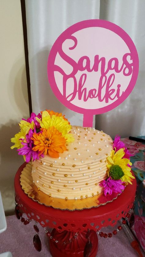 Dhol Cake Ideas, Mendhi Cake Designs, Dholki Cake Ideas, Mehndi Cake Ideas, Mehandi Cake, Dholki Cake, Mehndi Cake, Mehendi Ideas, Simple Wedding Cake