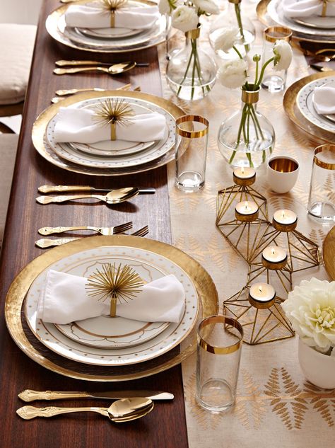 Ideas For Thanksgiving Dinner, Napkin Ideas, Easy Napkin Folding, Ideas For Thanksgiving, Place Settings Thanksgiving, Family Room Makeover, Thanksgiving Napkins, Farmhouse Side Table, Idea Room