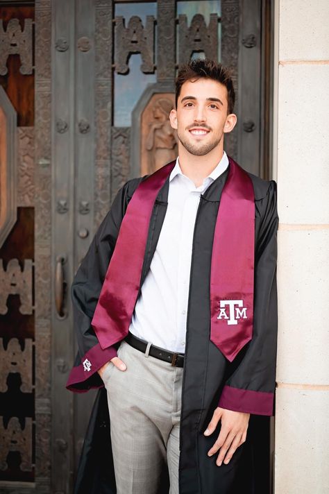 Senior Boy Photography Cap And Gown, Men Cap And Gown Pictures, Graduation Pictures Boys Male Poses, Mens Cap And Gown Pictures, Guy Graduation Poses, Men Graduation Outfit College, Male Graduation Photos, Graduation Picture Poses For Guys, Male Senior Photo Poses