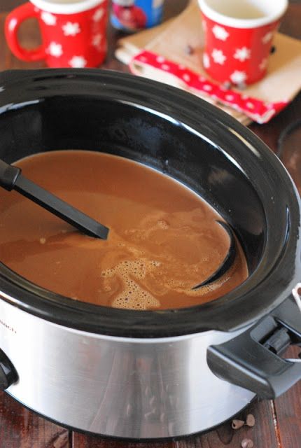 Slow Cooker Caramel Hot Chocolate - with its wonderful flavor & slow cooker ease and convenience, it's the perfect thing to serve for your crowd. www.thekitchenismyplayground.com Mexican Hot Chocolate Recipe, Hot Chocolate Fudge, Crockpot Hot Chocolate, Peppermint Sugar Cookies, Hot Chocolate Coffee, Peppermint Hot Chocolate, White Hot Chocolate, Mexican Hot Chocolate, Easy Mexican