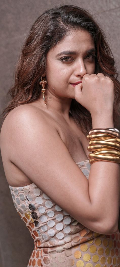 Kirti Suresh, Curvy Women Dresses, Prettiest Celebrities, Keerthy Suresh, Keerthi Suresh, Actress Without Makeup, Anushka Shetty, Women Photography, Indian Bollywood