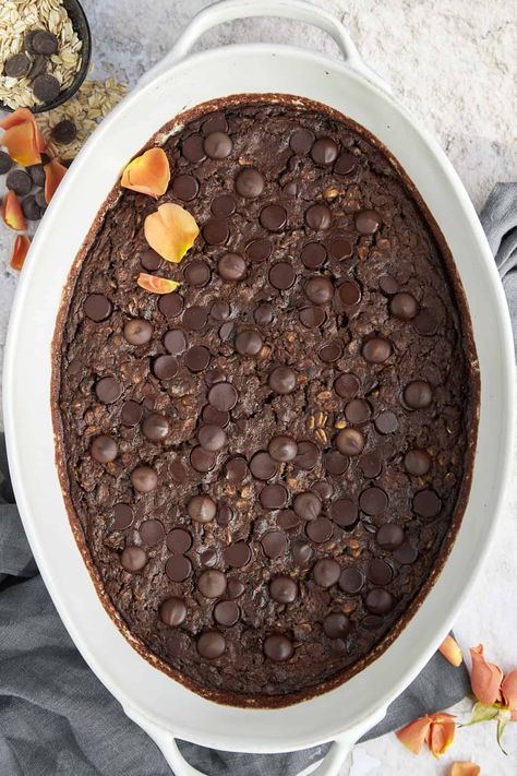 Chocolate Baked Oatmeal Recipes, Chocolate Baked Oatmeal, Brownie Baked Oatmeal, Healthy Baked Chocolate Oatmeal, Chocolate Baked Oats, Chocolate Banana Baked Oatmeal, Easy Oatmeal Recipes, Baked Pumpkin Oatmeal, Baked Oatmeal Healthy