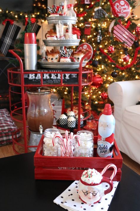 Hot Coco Bar Cart, Hot Coco Bar Idea, Coco Station, Hot Cocoa Cart, Diy Hot Cocoa Bar, Apres Party, Cocoa Bar Ideas, Hot Cocoa Bar Ideas, Coco Bar