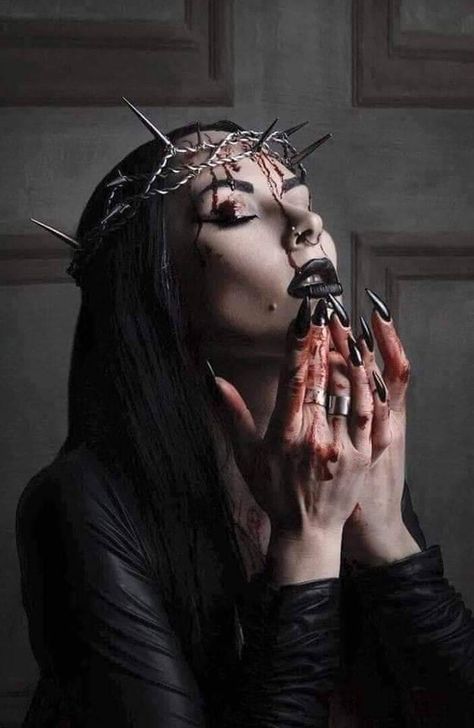 Faerie Aesthetic, Gothic Photography, Dark Portrait, Tattoo Project, Side Tattoos, Goth Beauty, Halloween Photoshoot, Goth Art, Crown Of Thorns