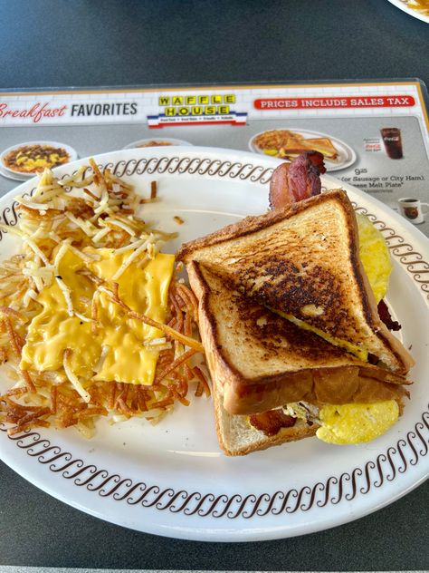 Waffle House Food, Waffle House Breakfast, Waffle House Aesthetic, Pics Of Food, Fast Food Places, Mind Your Business, Waffle House, The Best Breakfast, House Aesthetic