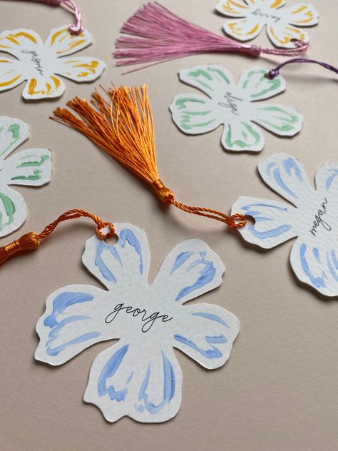 Harper & Finch Pressed Flower Name Card, Placecards Dinner Party, Placeholders Wedding, Cute Name Tag Ideas, Flower Name Card, Dinner Name Tags, Flower Name Tag, Name Tag Ideas, Placecards Wedding