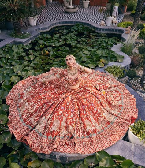 भारतीय इतिहास, Latest Bridal Lehenga Designs, Bridal Lehenga Designs, Latest Bridal Lehenga, Indian Outfits Lehenga, Wedding Lehenga Designs, Desi Wedding Decor, Indian Bride Outfits, Traditional Indian Outfits