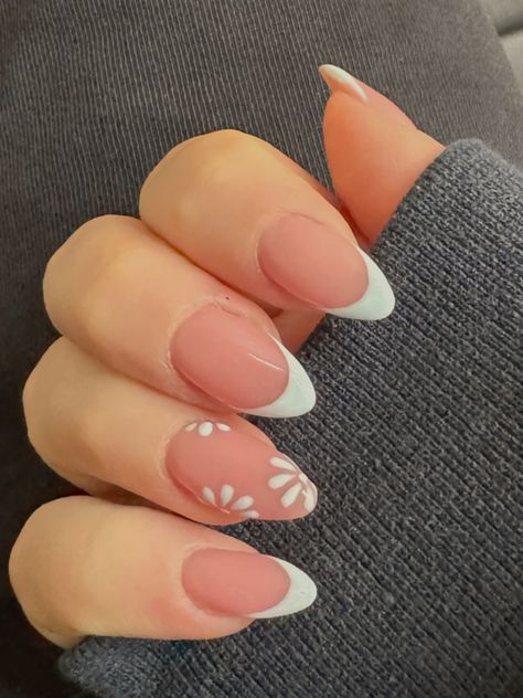 Nail Inspo Baby Blue, Flower French Tip, Biab Nails, Baby Nails, Simple Gel Nails, Flower Nail Designs, Cute Acrylic Nail Designs, French Acrylic Nails, Almond Acrylic Nails