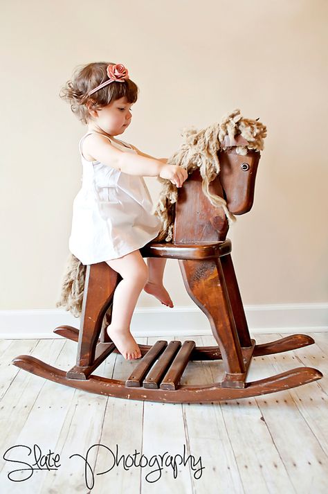 Photography Pose Idea Rocking Horse Photo Shoot, 1st Birthday Pictures, Old Photography, Location Inspiration, Cowgirl Birthday, Creative Pictures, One Year Old, Birthday Pictures, Horse Photos