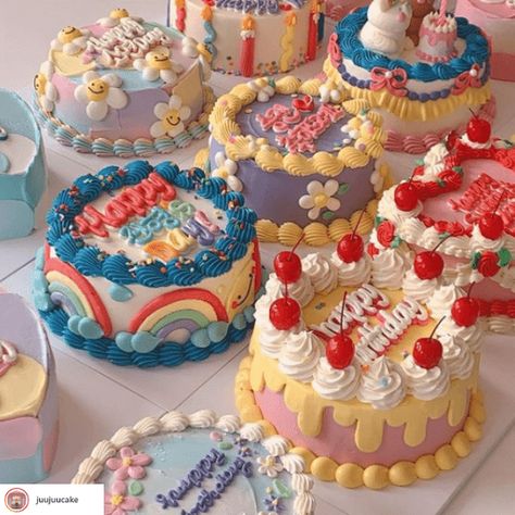 Vintage Birthday Cakes, Pastel Cakes, Buttercream Cakes, Cute Baking, Fake Cake, Classic Cake, Pretty Birthday Cakes, Cute Birthday Cakes, Diy Cake