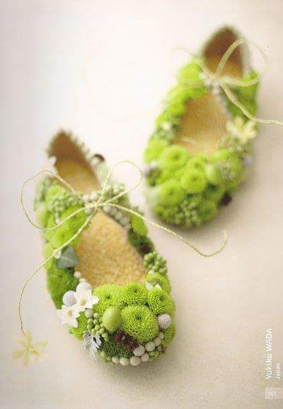 Fairy Shoes, Flower Shoes, Deco Floral, Tropical Decor, Fairy Houses, Arte Floral, Green Shoes, Fairy Garden, Dahlia