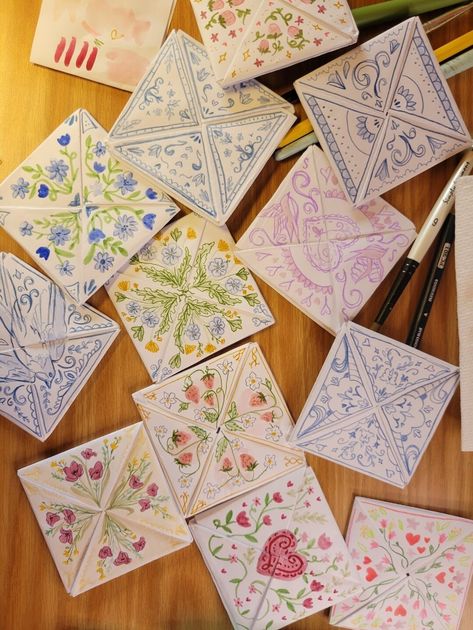 These beautifully intricate cards are a great interactive gift for anyone in your life! The unique style and beautiful watercolor designs will let anyone who receives it know you care. Diy Art Gifts For Boyfriend, To From Cards Design, Cool Greeting Cards, Origami Card Ideas, Victorian Love Letters, Card Art Drawing, Note Card Ideas, Unique Cards Handmade, Cute Card Designs