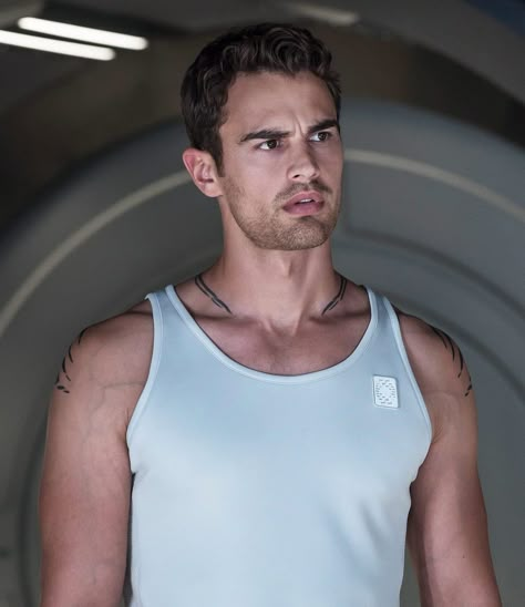 Theo James Thoe James, Divergent Theo James, Tris And Four, Theodore James, Tobias Eaton, Divergent Insurgent Allegiant, James 4, James 3, Veronica Roth