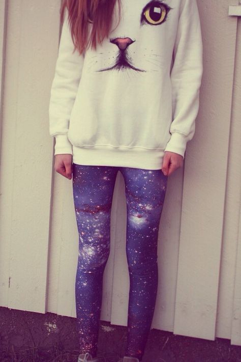 Space leggings and cat jumper Galaxy Tights, Scene Girl, Galaxy Leggings, Hipster Outfits, Tumblr Outfits, Psychobilly, Hipster Fashion, Glam Rock, Soft Grunge