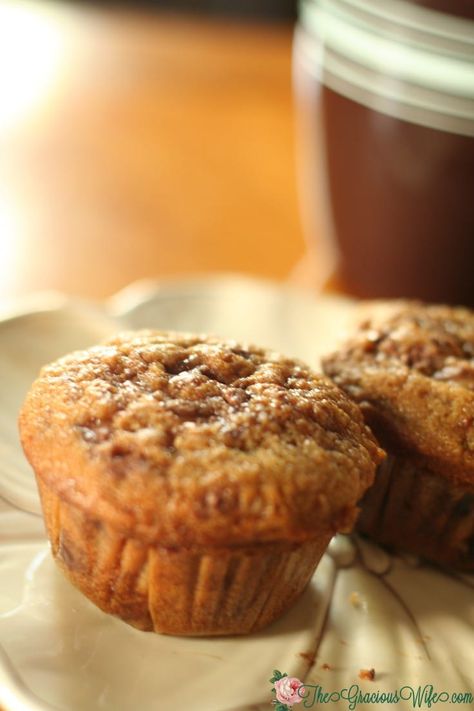 Coffee Toffee Muffins- Simple wake-me-up breakfast, with sweet chocolate toffee bits and coffee mixed right into the batter. Have your coffee and eat it too Toffee Muffins, Coffee Toffee, Coffee Muffins, Breakfast Oatmeal Recipes, Toffee Bits, Chocolate Toffee, Breakfast Muffins, Breakfast Bake, Breakfast Breads