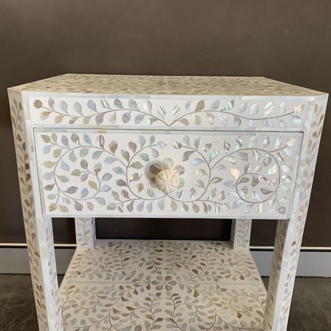 Mother Of Pearl Furniture, Pearl Furniture, Beautiful Mosaics, Bong Bong, Patterned Furniture, Resin Inlay, Decoration Pieces, Pearl Top, Painting Wood Furniture