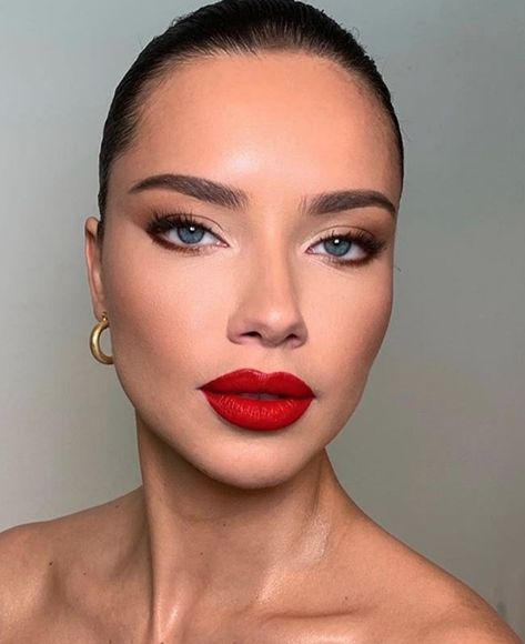 Bridal Red Lip Makeup, Marry Photoshoot, Skincare Favorites, Red Lips Makeup Look, Nye Makeup, Red Carpet Makeup, Maquillage On Fleek, Natural Glam Makeup, Red Lipstick Makeup