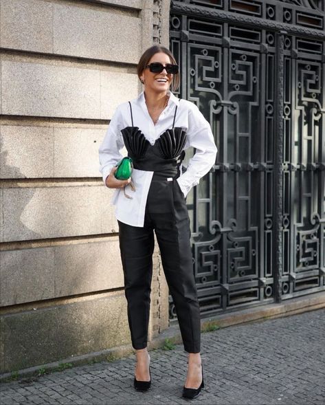 Bustier Top Outfits, Bustier Outfit, Emily In Paris Outfits, Deconstruction Fashion, White Shirt Outfits, Black Bustier, What To Wear Today, Outfits Chic, Power Dressing