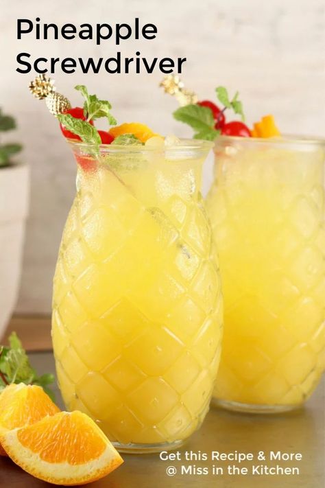 Pineapple Screwdriver, Screwdriver Cocktail, Orange Juice And Vodka, Tasty Cocktails, Pineapple Lemonade, Pineapple Cocktail, Mixed Drinks Alcohol, Yummy Alcoholic Drinks, Frozen Cocktails