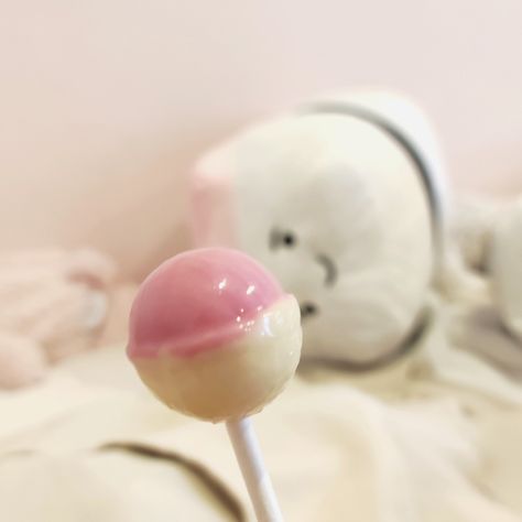 Strawberry Chupa Chups, Strawberry Lollipop Aesthetic, Cute Candy Aesthetic, Chupa Chups Aesthetic, Lollipops Aesthetic, Chupa Chups Strawberry Cream, Chupa Chups Strawberry, Lollipop Aesthetic, Strawberry Lollipop