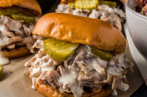 Alabama Sauce, Smoked Chicken Sandwich, Smoked Pulled Chicken, Southern Party, Bbq Pulled Chicken Sandwiches, Bbq Pulled Chicken, Seasoning Chicken, White Bbq Sauce, Pulled Chicken Sandwiches