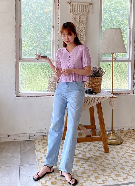 Purple Top And Jeans Outfit, Lavender Blouse Outfit, Straight Jeans Outfit, Korean Blouse, Jean Outfit, Traditional Dresses Designs, Lavender Blouse, Outfit Korean, Jeans Outfit