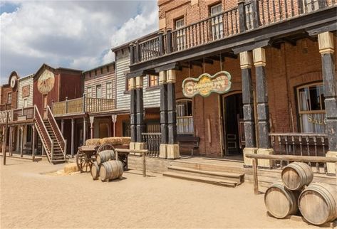 Old Western Towns, Cowboy Photography, Old West Photos, Western Saloon, Background Photo Studio, Planet Coaster, Old Western, West Town, Western Town