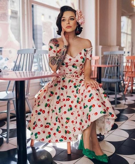 Recycle Reuse and Repurpose 1950s Western Fashion, Pin Up Girl Outfits, 50s Pinup Outfits, 40s Photoshoot, 50 Photoshoot, 1950s Housewife Fashion, Pin Up Photoshoot Ideas, 50s Pin Up Girl, Rockabilly Photoshoot