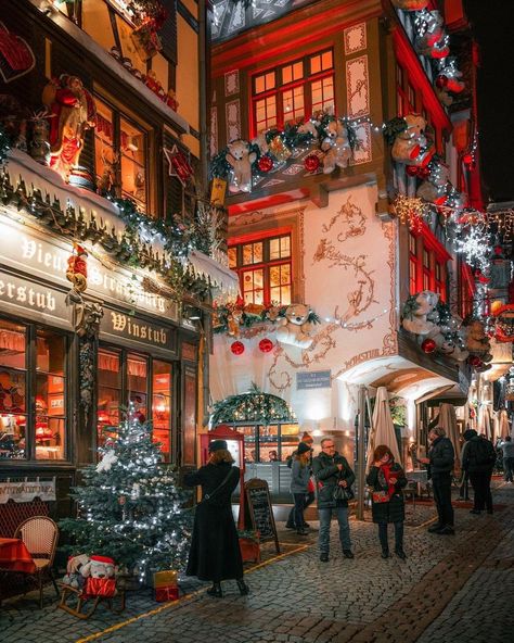 Berlin Christmas, Strasbourg France, Parisian Vibes, Pretty Lights, Colmar, Strasbourg, Wonderful Time, Travel Dreams, Holland