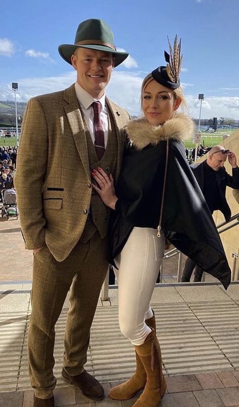 Fall Horse Racing Outfits Women, Autumn Horse Racing Outfits, Fall Horse Race Outfit, Winter Race Day Outfits, Winter Horse Riding Outfit, Steeplechase Outfit, Cheltenham Races Outfits, 60s Style Outfits, English Countryside Style