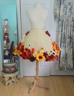 Making a Fall Flower Fairy, Part One Flower Costume, Practical Wedding, Flower Skirt, Couture Mode, Flower Fairies, Fairy Costume, Dresses Lace, Flower Fairy, Fairy Dress