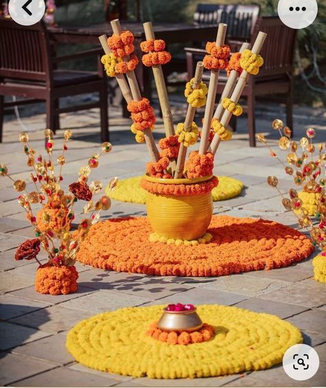 Indian Events Decoration, Diwali Event Decor, Maharashtrian Decor Ideas, Traditional Haldi Decor, Diy Haldi Decoration Ideas, Unique Haldi Decor, Haldi Decoration Ideas At Home, Marigold Decor, Rajasthani Theme