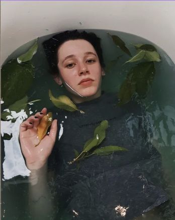 People In Water Photography, Face Half In Water, Face Emerging From Water, Sitting In Water Pose, Head In Water Reference, Laying In Water Reference, Person Lying In Water, Bath Drawing Reference, Lying In Bathtub Reference