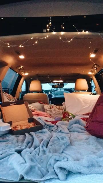 Car Picnic Date Ideas Winter, Trunk Sunset Date, Trunk Date, Trunk Bed Date, Backyard Camping Sleepover, Car Sleepover, Truck Bed Date, Tent Life, Cozy Car