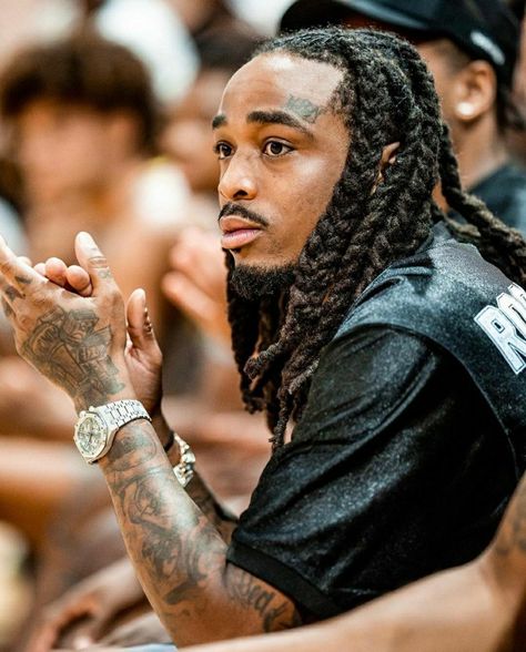 Quavo Rapper, Quavo Huncho, Migos Quavo, Nike Wallpaper Backgrounds, Mens Twists Hairstyles, Book Cover Art Design, Thug Style, Cute Dreads, Dreadlock Hairstyles For Men