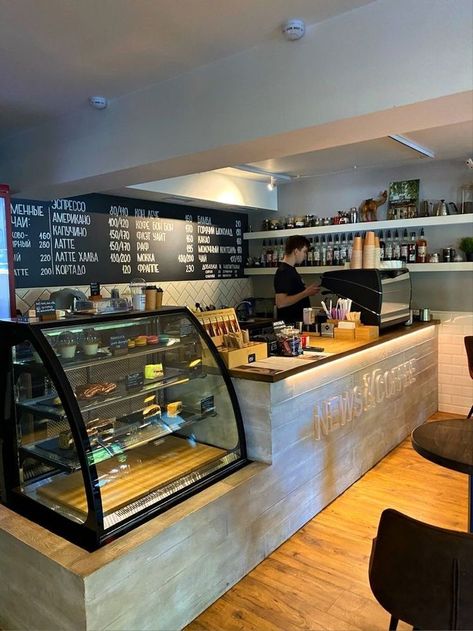 Coffee Shop Feature Wall, Small Pizzeria Design Interior, Bakery Aesthetic Interior, House Plants Aesthetic, Restaurant Cafe Design, Bakery Shop Interior, Coffee Shop Counter, Small Restaurant Design, Home Cleaning Tips